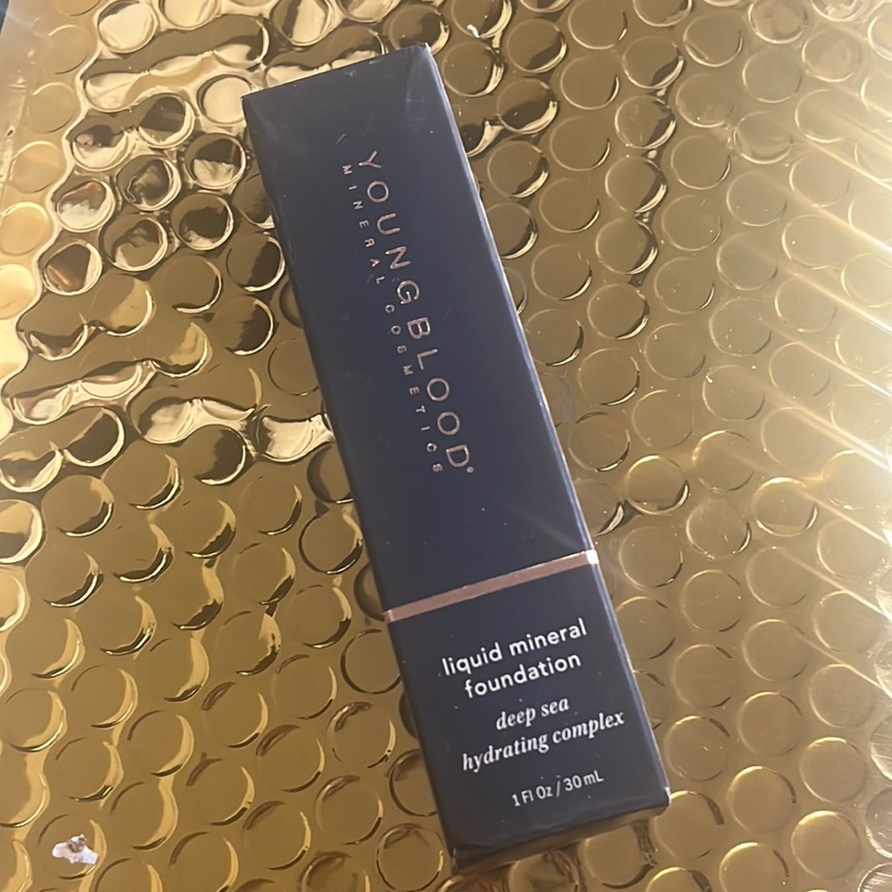 Youngblood Cosmetics Liquid Mineral Foundation - Suntan